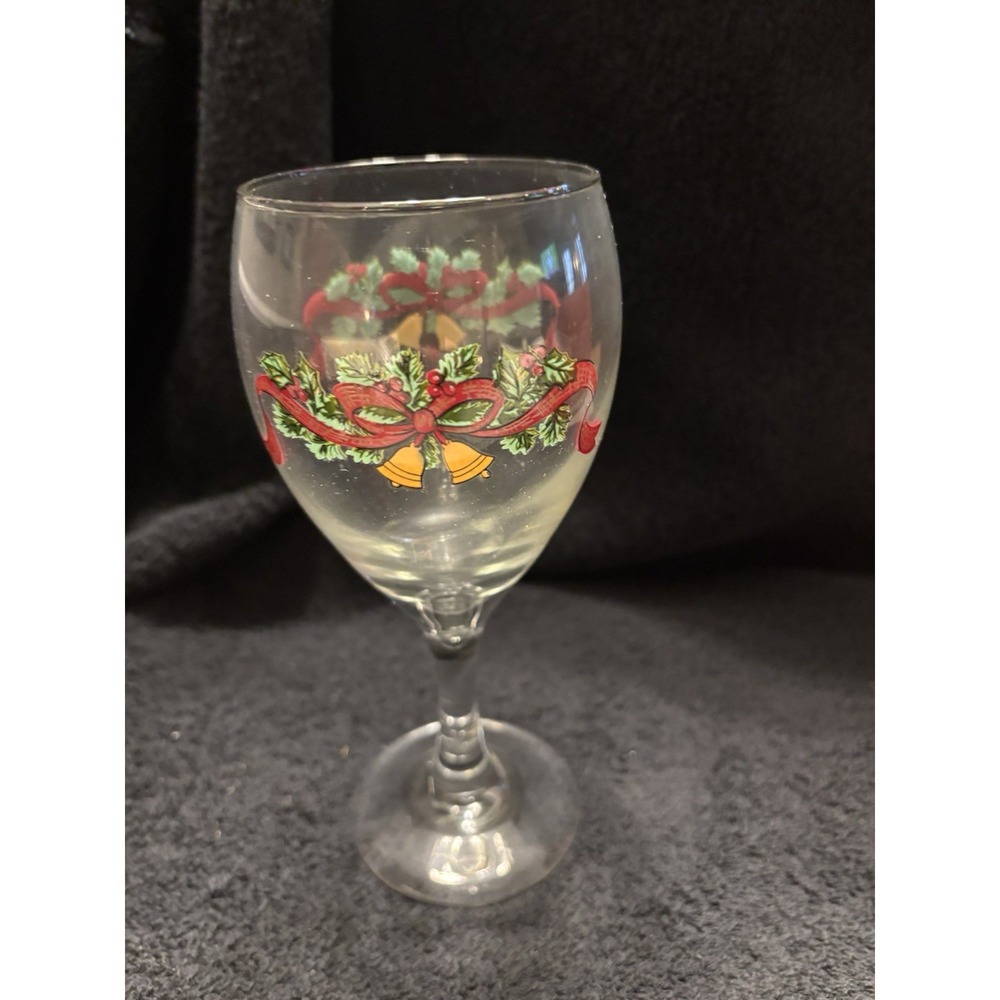 Johnson Bros Glassware 4 Piece Set Wine Goblet USA Vintage Victorian Christmas